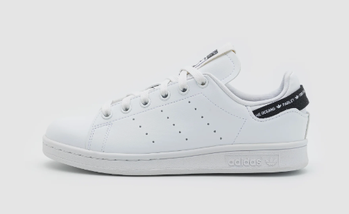 Quelle couleur de chaussure choisir avec une robe terracotta